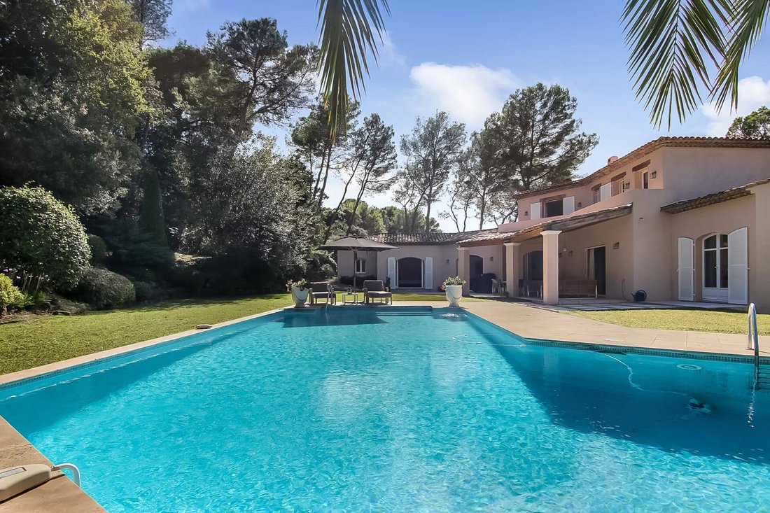 House in Mougins, Provence-Alpes-Côte d'Azur, France 1 - 17508328