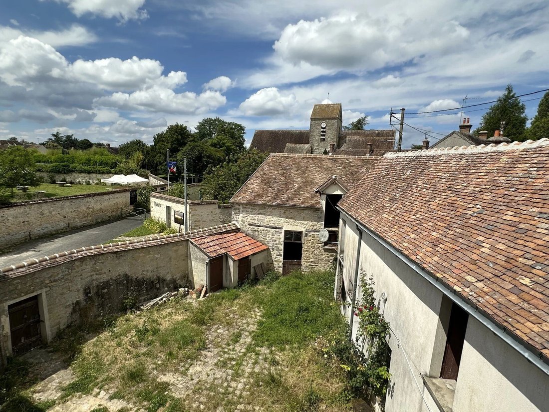 House in Fontainebleau, Ile-de-France, France 2 - 16888450