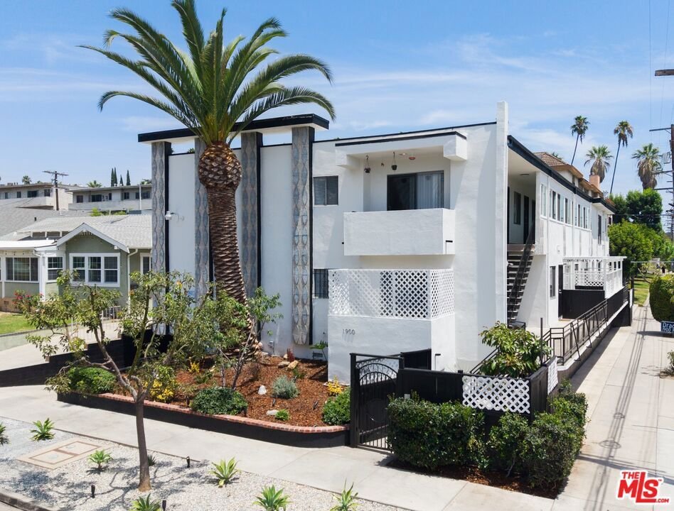 Los Angeles, California, United States 4 - 18545148