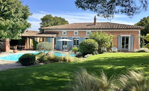 Villa in Mallemort, Provence-Alpes-Côte d'Azur, France 1