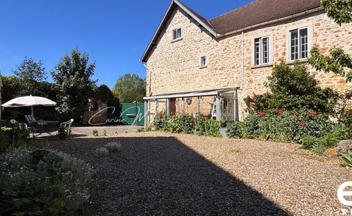 House in Jouars-Pontchartrain, Ile-de-France, France 1