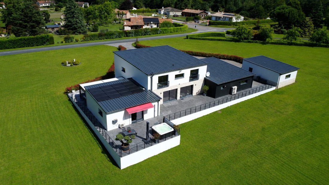 Villa in Saint-Estèphe, Nouvelle-Aquitaine, France 4 - 18069005