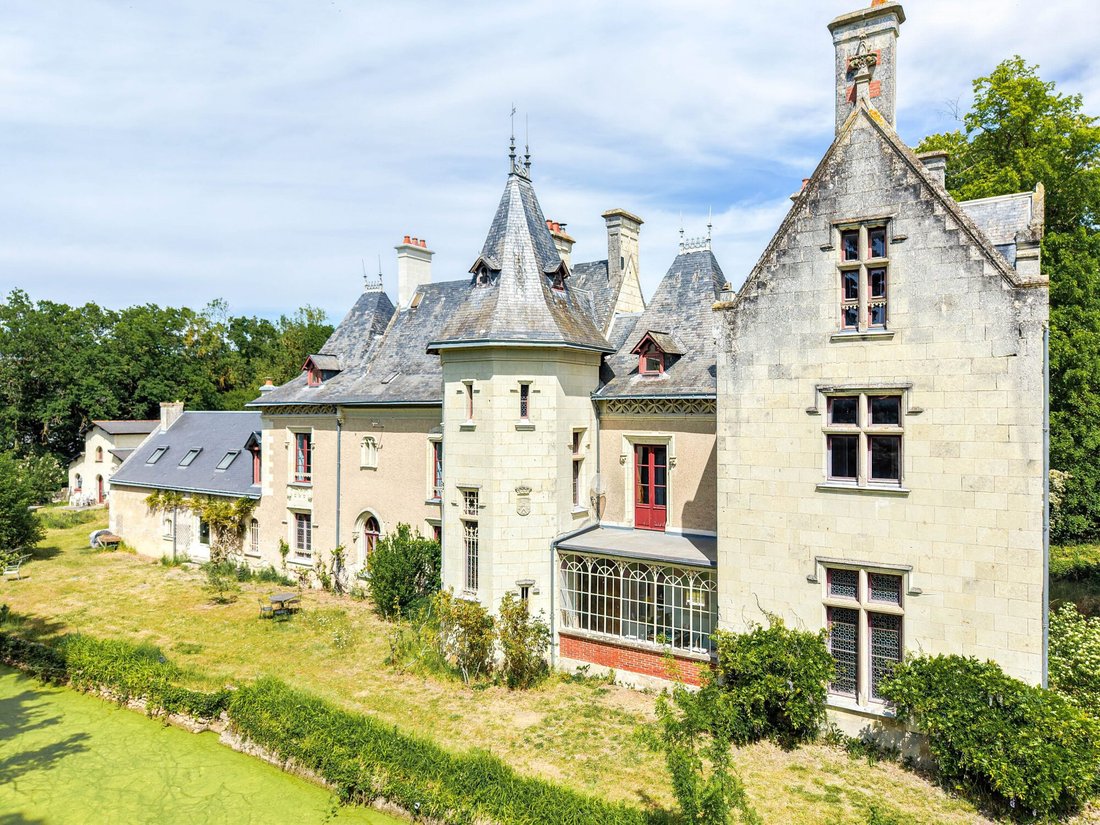 Chateau in Vivy, Pays de la Loire, France 2 - 18546213