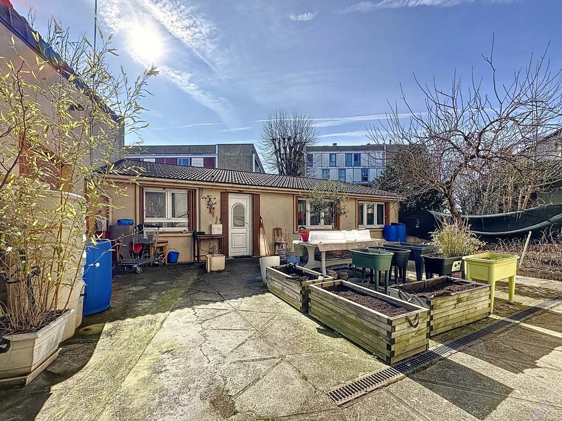 House in Pierrefitte-sur-Seine, Saint-Denis, France 2 - 16834344