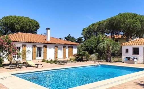 Estate in Nord, Pia, France 1