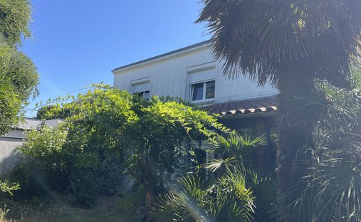 Bourg, Lagord, France 1