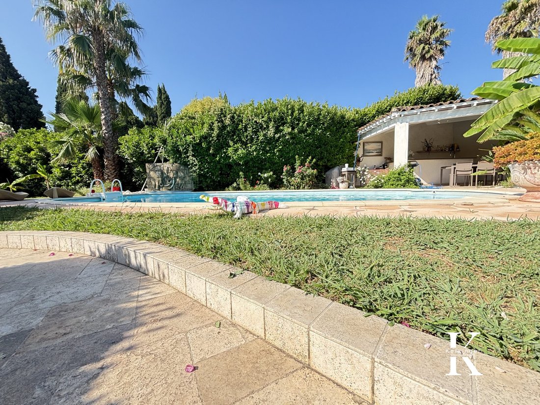 Villa in Hyeres, Provence-Alpes-Côte d'Azur, France 5 - 18544773