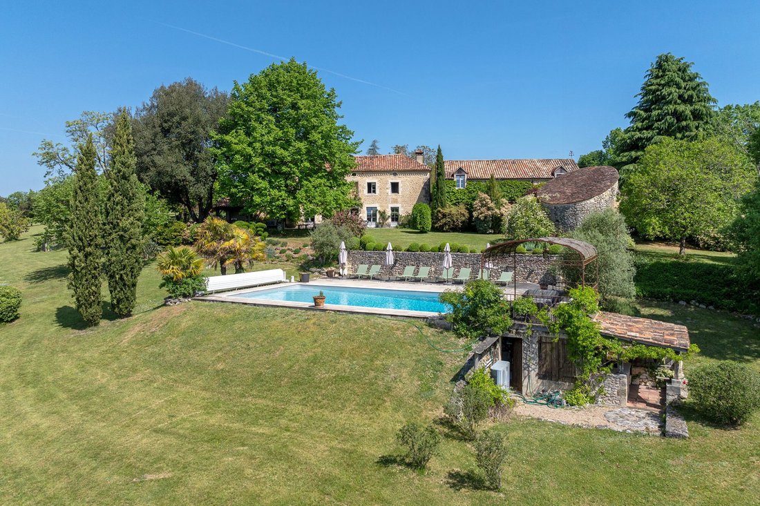 Chateau in Clermont-de-Beauregard, Nouvelle-Aquitaine, France 2 - 17886657