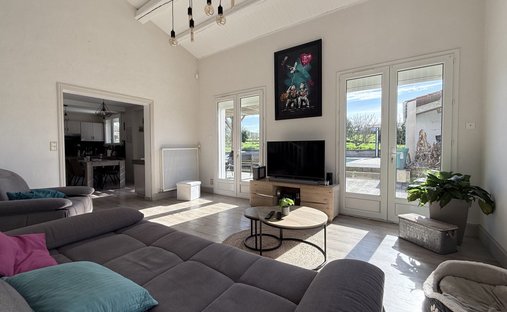 House in Andilly-les-Marais, Nouvelle-Aquitaine, France 1