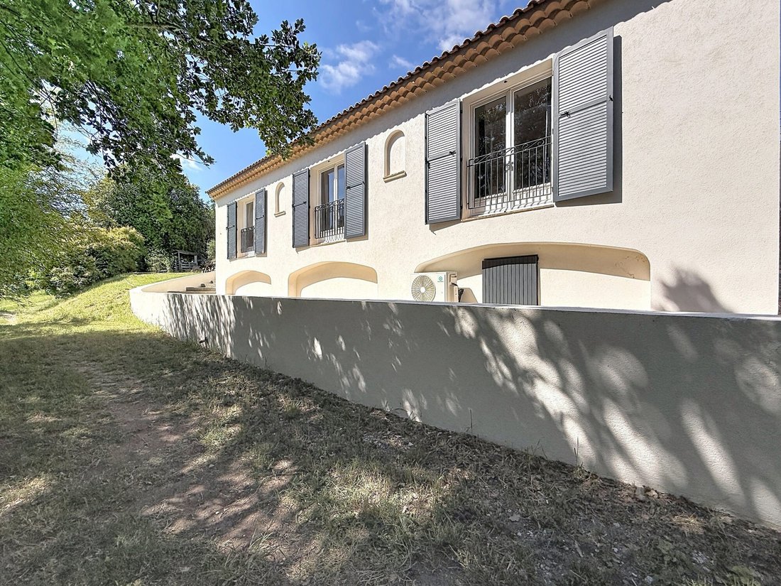 Villa in Saint-Paul-en-Forêt, Provence-Alpes-Côte d'Azur, France 3 - 18385574
