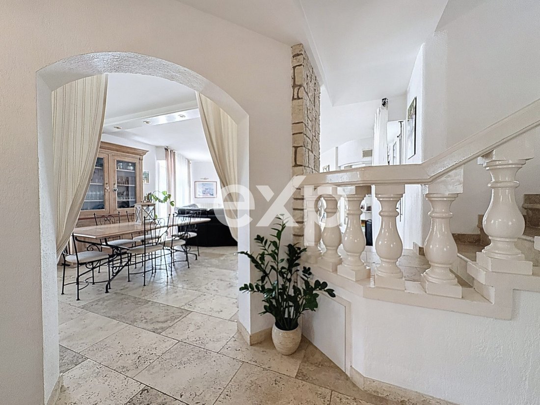 Villa in Le Rouret, Provence-Alpes-Côte d'Azur, France 3 - 17841089