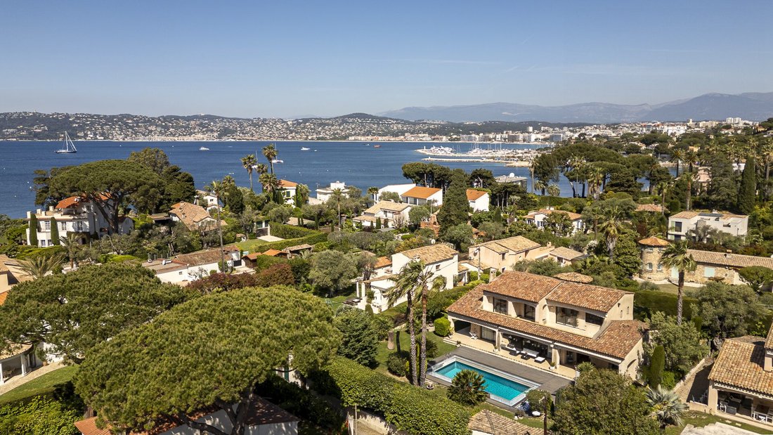Villa in Antibes, Provence-Alpes-Côte d'Azur, France 2 - 17815856