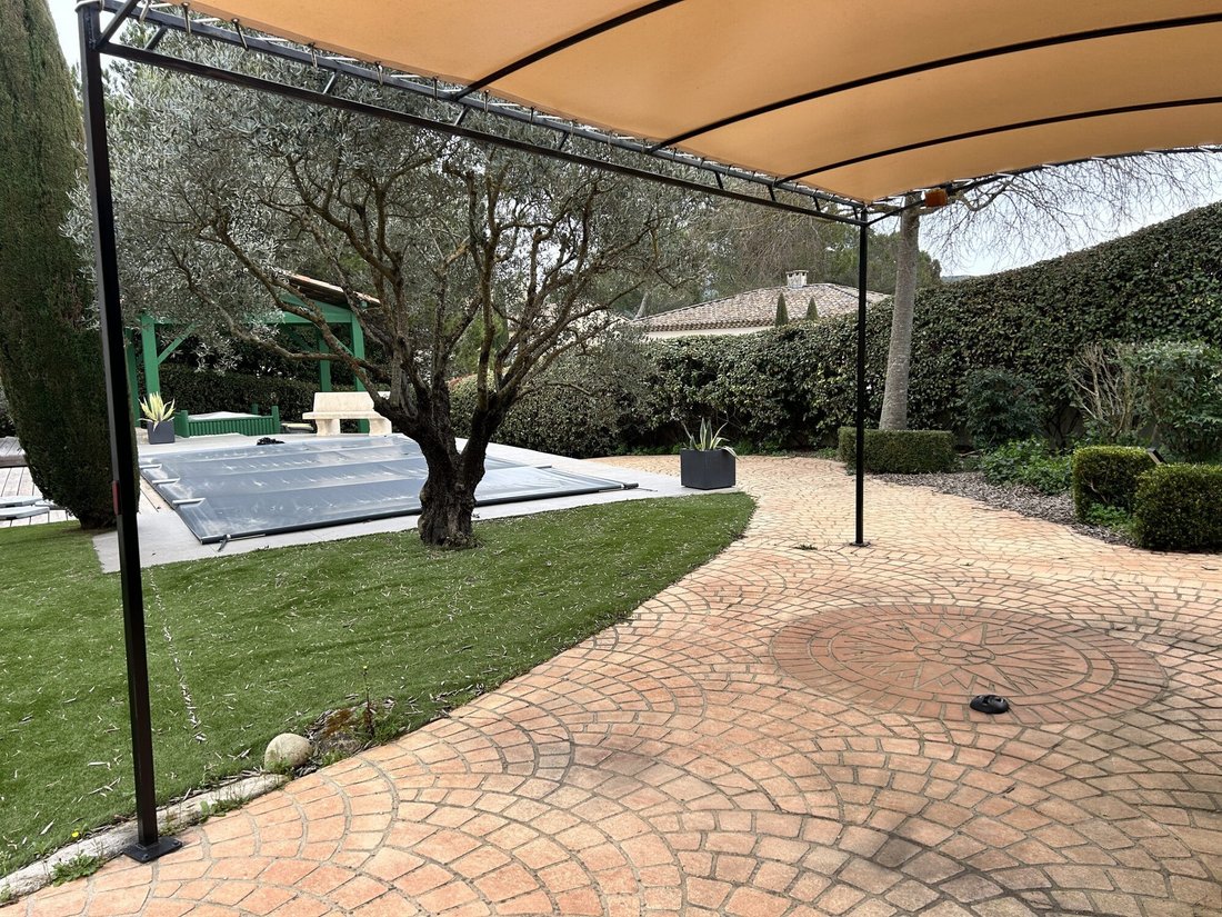 Villa in Mallemort, Provence-Alpes-Côte d'Azur, France 4 - 17362746