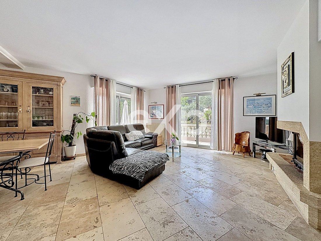 Villa in Le Rouret, Provence-Alpes-Côte d'Azur, France 4 - 17841089