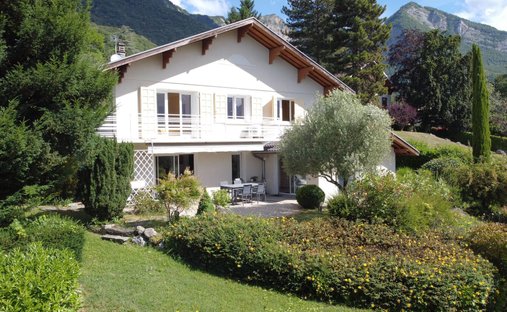 House in Corbonne-Centre-Maréchaux, Saint-Ismier, France 1
