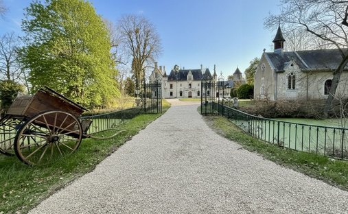 Château à Vivy, Pays de la Loire, France 1