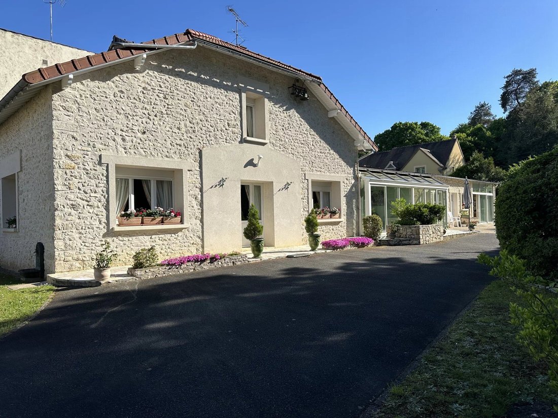 House in Moret-Loing-et-Orvanne, Ile-de-France, France 1 - 16888334
