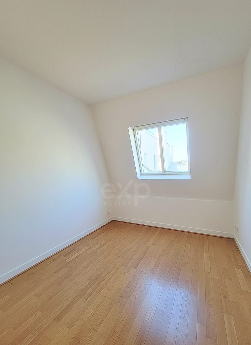 Apartment in Lorette-Martyrs, Paris 9e Arrondissement, Paris 4 - 17413160
