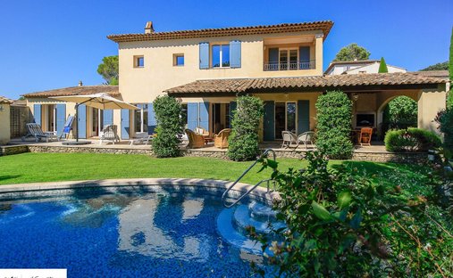 Country House in Mallemort, Provence-Alpes-Côte d'Azur, France 1