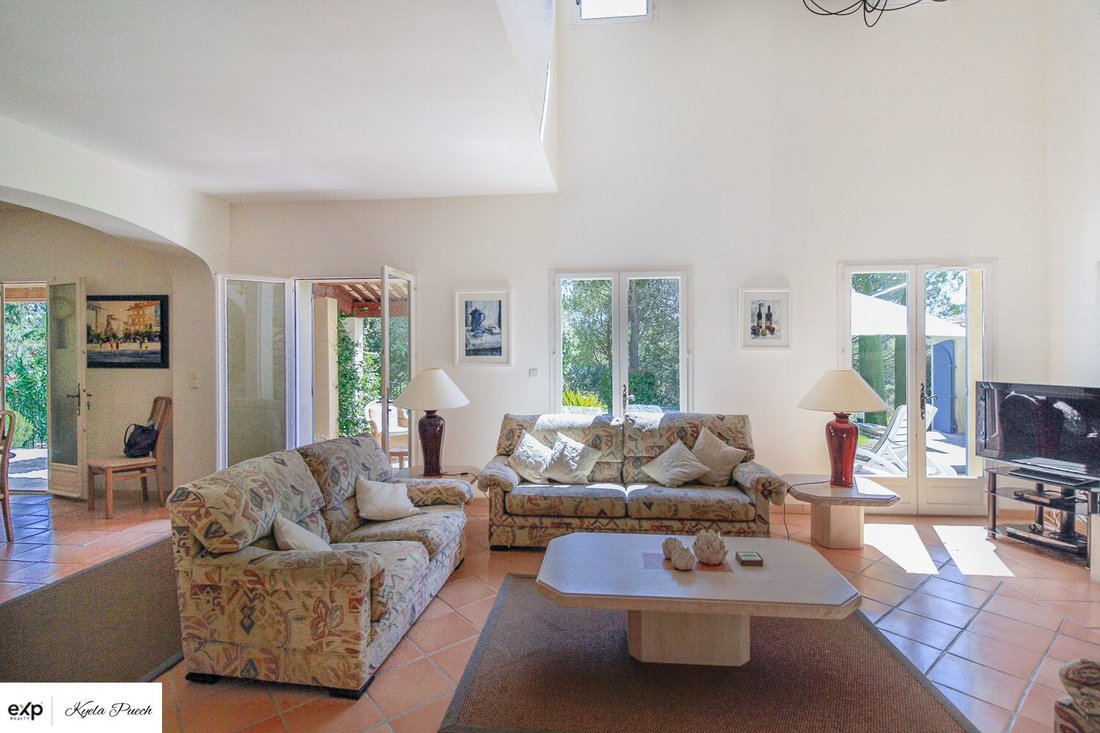 Country House in Mallemort, Provence-Alpes-Côte d'Azur, France 3 - 18539027