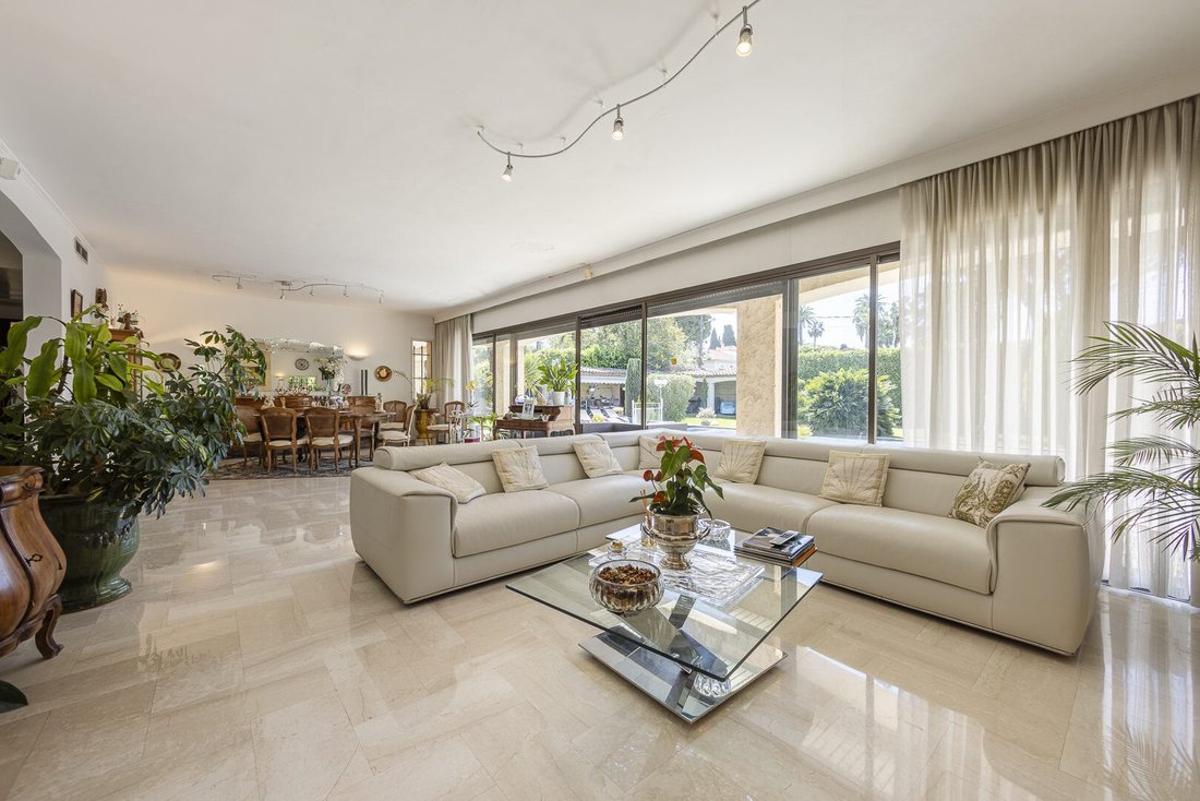 Villa in Antibes, Provence-Alpes-Côte d'Azur, France 3 - 17815856