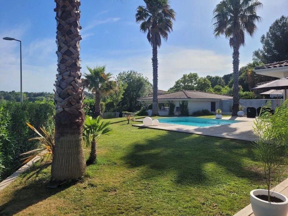 Villa in Nord, Saint-Jean-de-Vedas, France 1 - 16822595