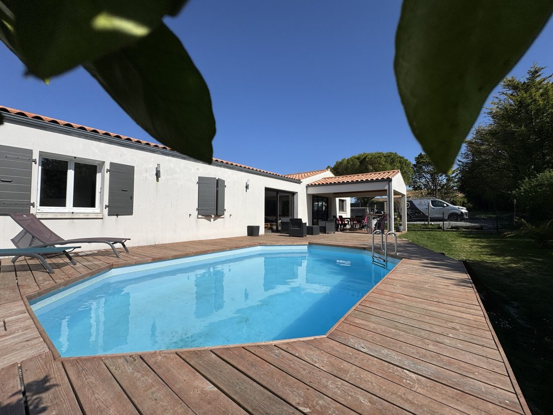 House in Chaillevette, Nouvelle-Aquitaine, France 1 - 17653354