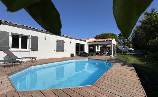 House in Chaillevette, Nouvelle-Aquitaine, France 1