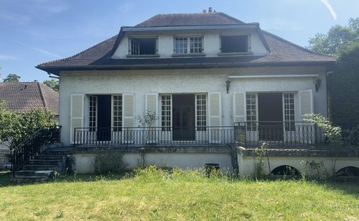 House in Evry, Evry-Courcouronnes, France 1