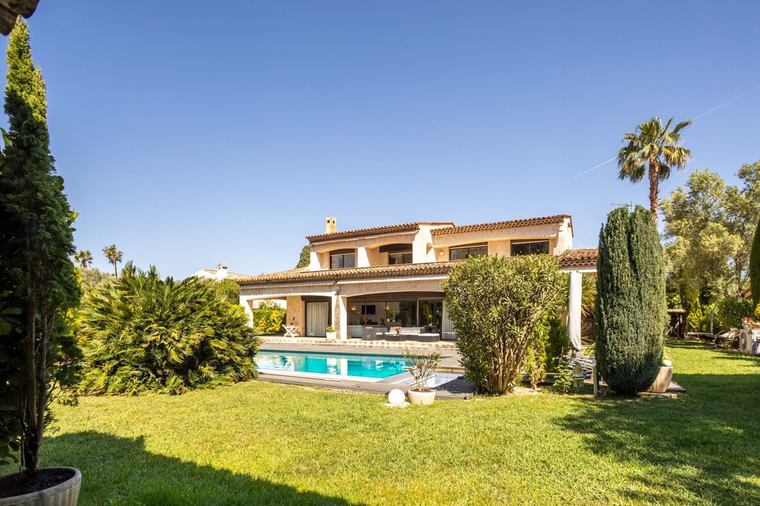 Villa in Antibes, Provence-Alpes-Côte d'Azur, France 1 - 17815856