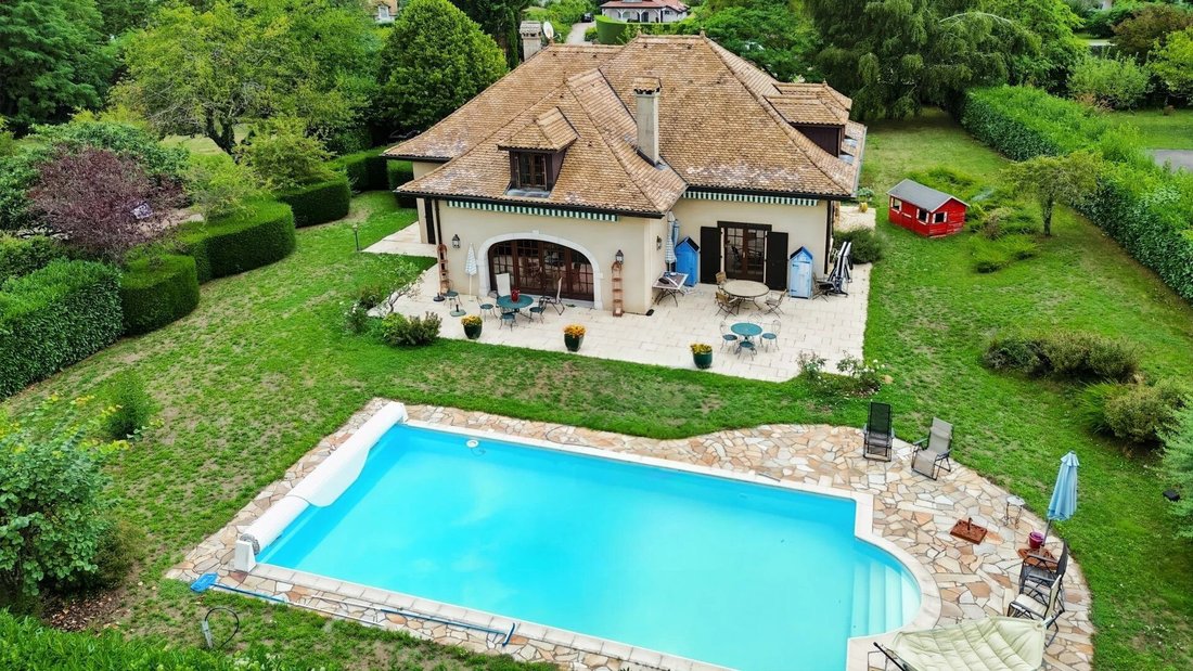 House in Nernier, Auvergne-Rhône-Alpes, France 1 - 16822740