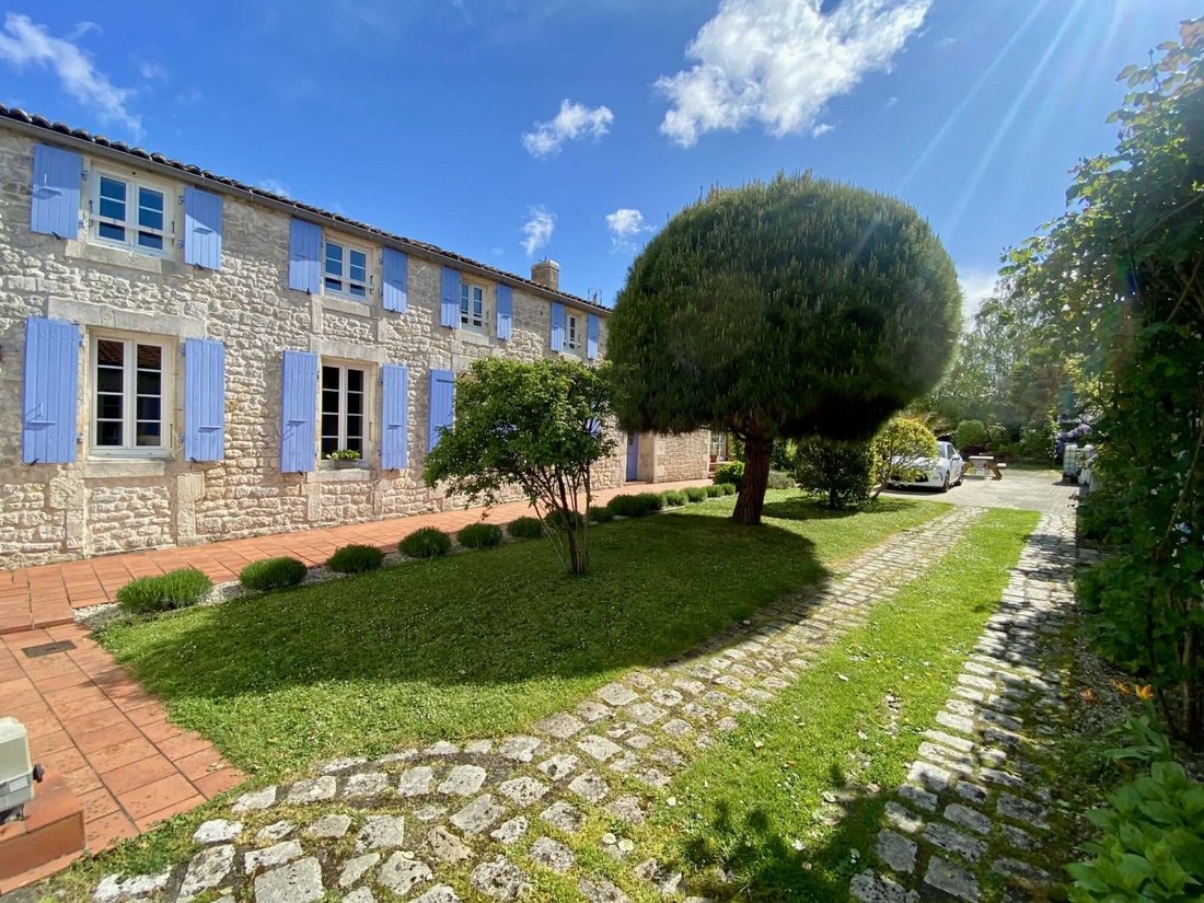 Country House in Saint-Agnant, Nouvelle-Aquitaine, France 4 - 16942236