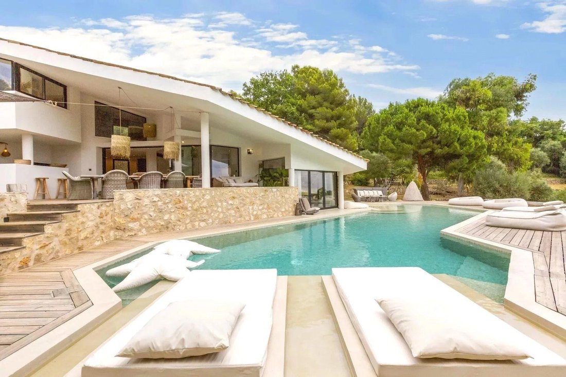 Villa in Le Rouret, Provence-Alpes-Côte d'Azur, France 1 - 16961489