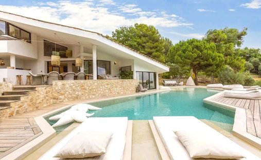 Villa in Le Rouret, Provence-Alpes-Côte d'Azur, France 1