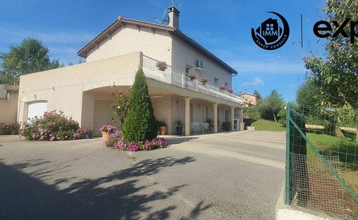 House in Saint-Laurent-de-Mure, Auvergne-Rhône-Alpes, France 1