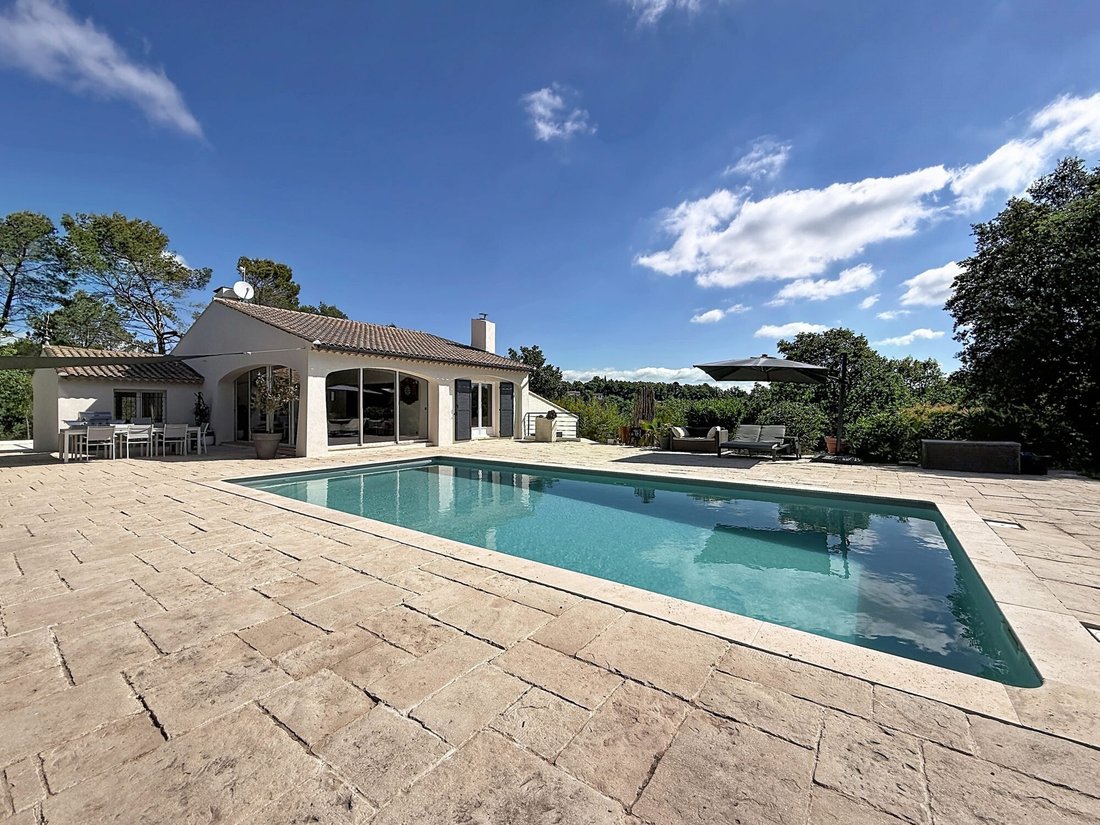 Villa in Saint-Paul-en-Forêt, Provence-Alpes-Côte d'Azur, France 2 - 18385574