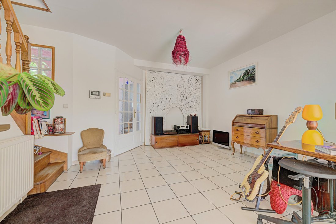 House in Fontenay-sous-Bois, Ile-de-France, France 3 - 18356550