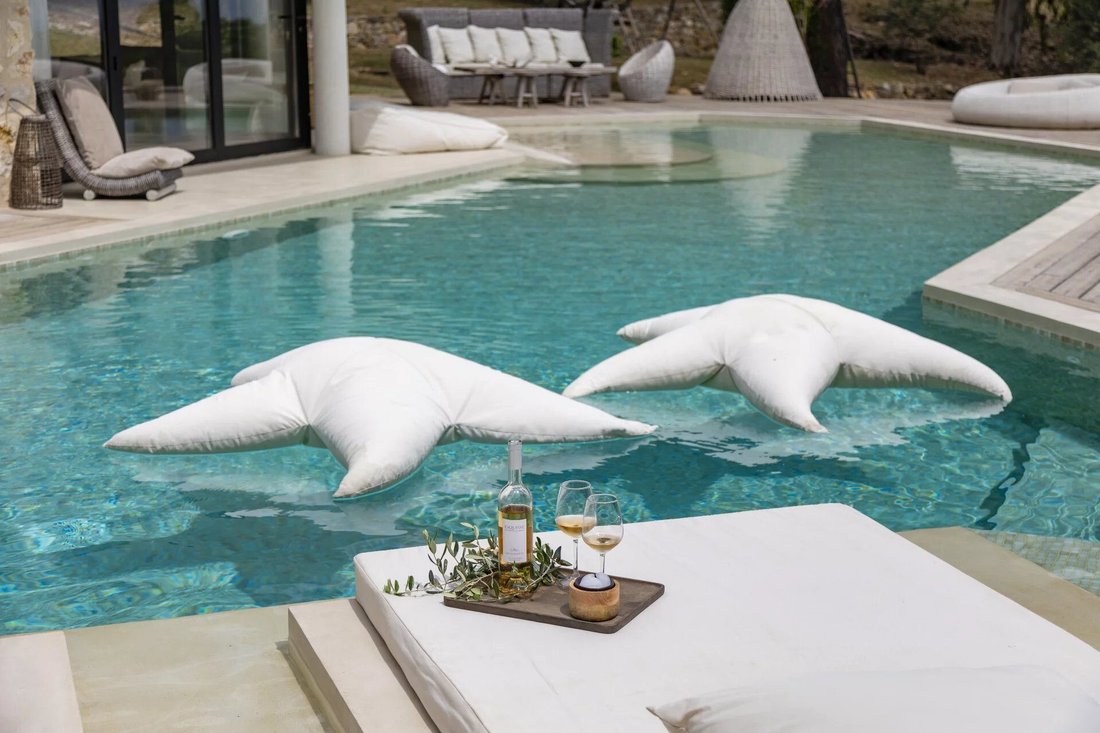 Villa in Le Rouret, Provence-Alpes-Côte d'Azur, France 2 - 16961489