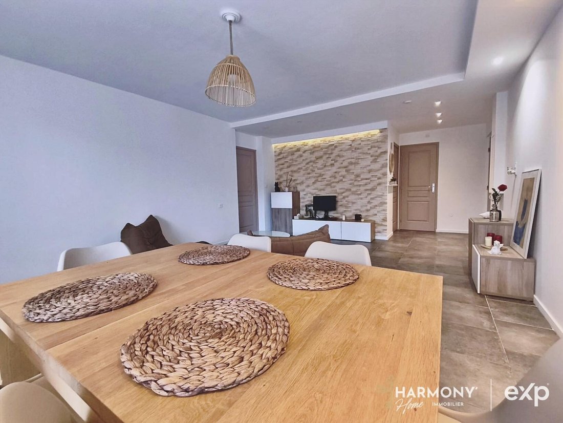 Apartment in Vieille Chapelle, 8e Arrondissement, Marseille 3 - 17868992