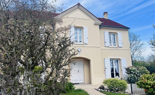 House in Marines, Ile-de-France, France 1