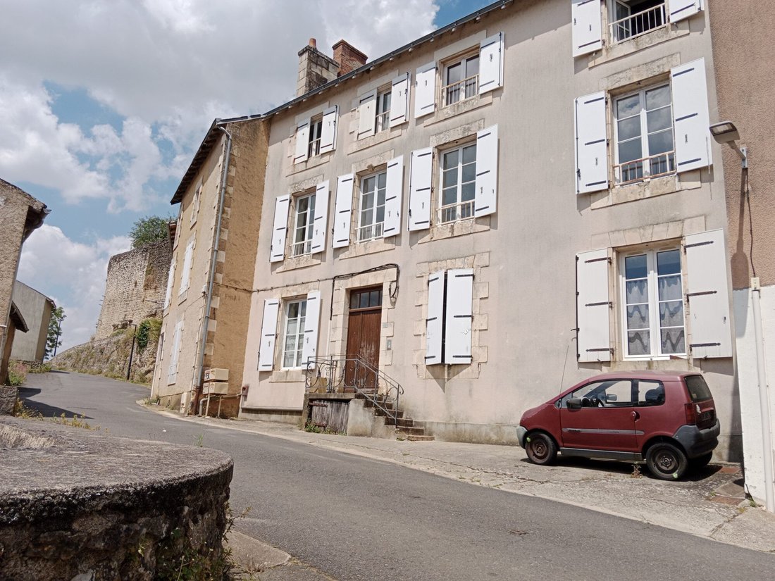 House in Vivonne, Nouvelle-Aquitaine, France 1 - 17732497