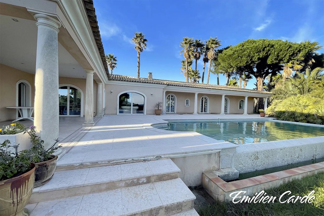 Villa in Ville-Les Saquedes-Le Bouillonnet, Sainte-Maxime, France 1 - 16822639