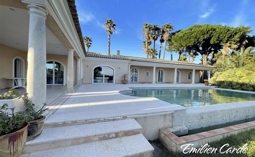 Villa in Ville-Les Saquedes-Le Bouillonnet, Sainte-Maxime, France 1