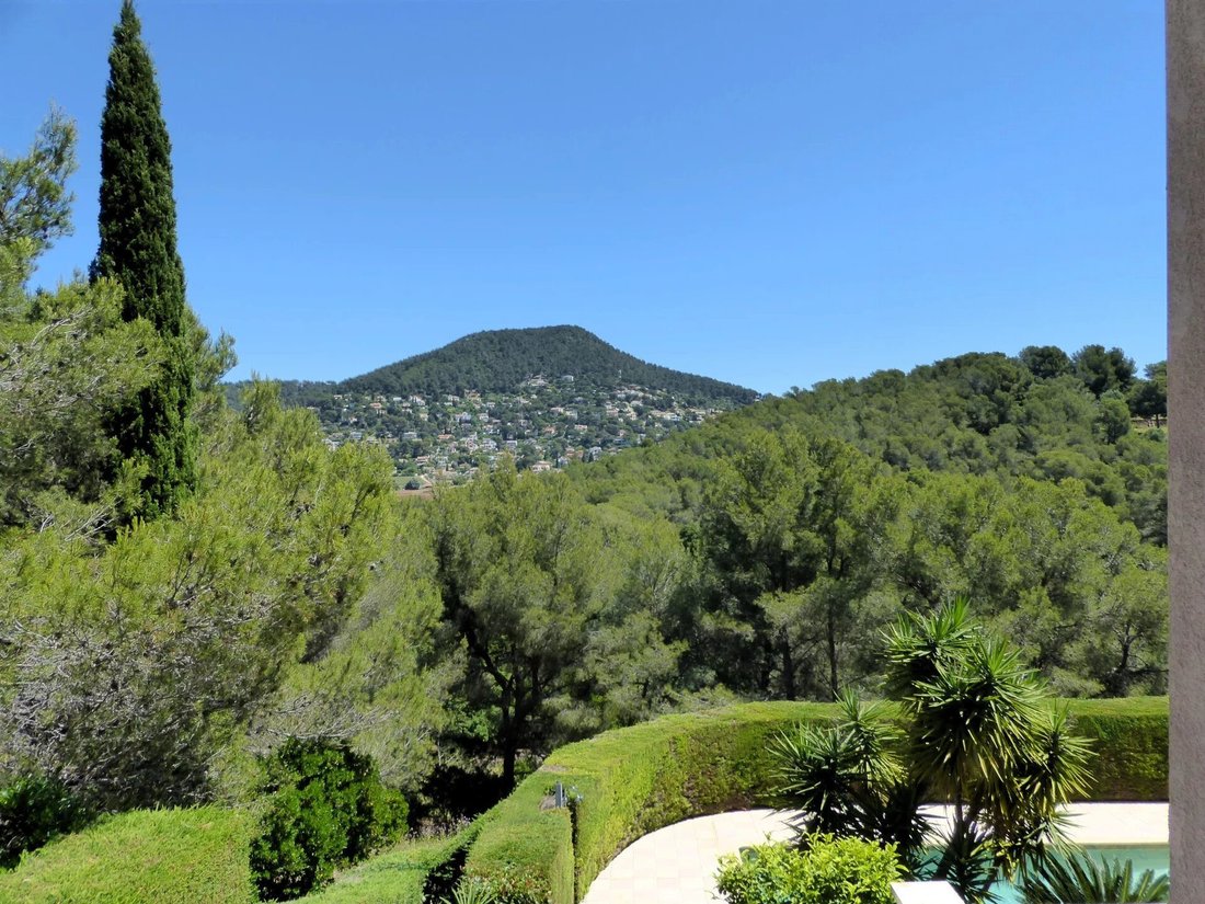 House in Centre Ville, Carqueiranne, France 3 - 18267296