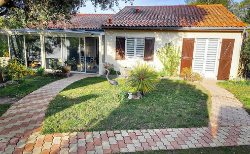 House in Meschers-sur-Gironde, Nouvelle-Aquitaine, France 1