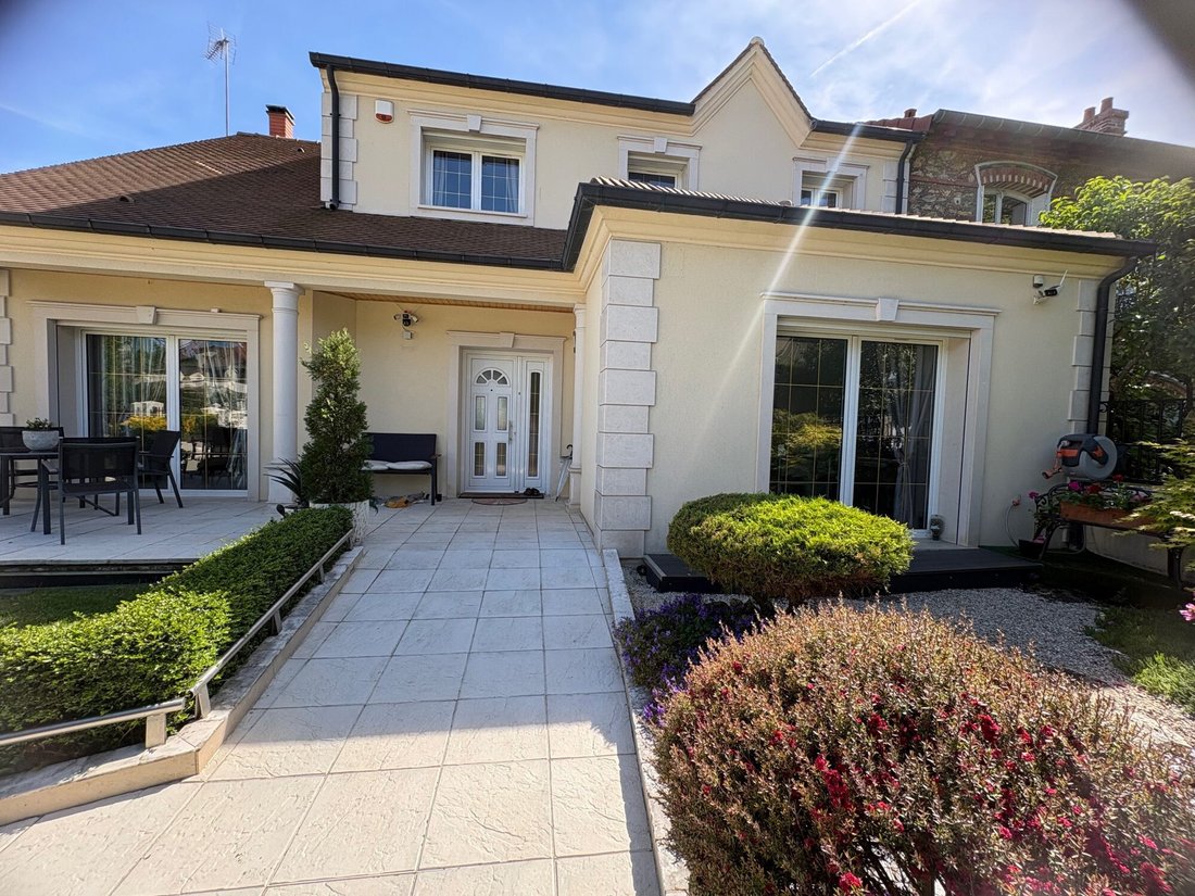 Villa in Yerres, Ile-de-France, France 2 - 18032757
