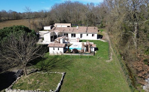 Maison à Plaisance, Nouvelle-Aquitaine, France 1