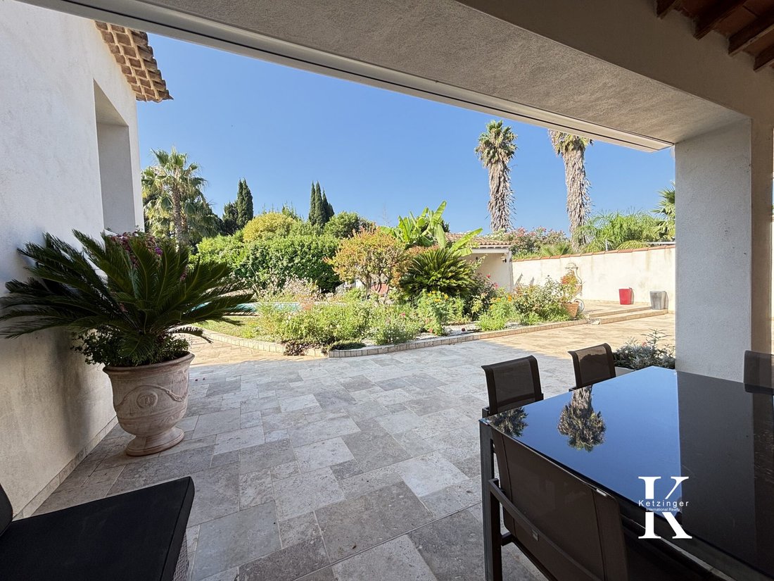 Villa in Hyeres, Provence-Alpes-Côte d'Azur, France 2 - 18544773