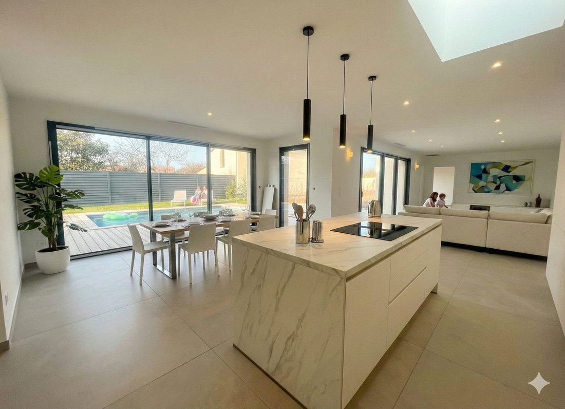 Villa in Decines-Charpieu, Auvergne-Rhône-Alpes, France 4 - 16942238