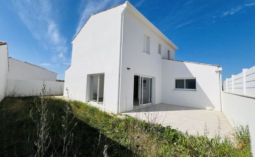 House in Saint-Palais-sur-Mer, Nouvelle-Aquitaine, France 1